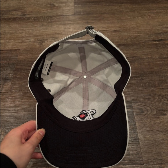 Taylormade hat - Picture 3 of 4